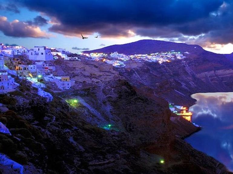 Explore Beautiful Santorini - 4 Hour Tour