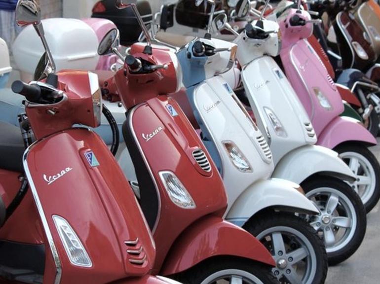 Rome Luxury Tours: Ride a Vespa in the City With a Driver