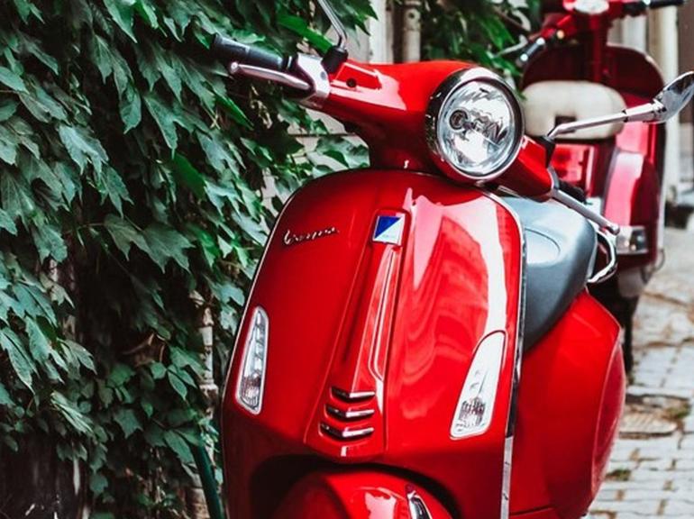 Rome Luxury Tours: Ride a Vespa in the City With a Driver