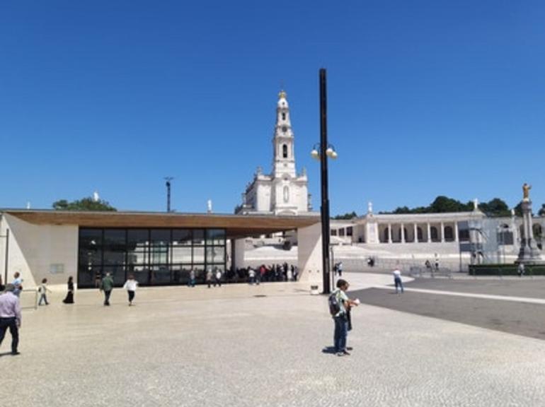 Fátima Religious Tour - Sanctuary and Aljustrel with Gourmet Lunch