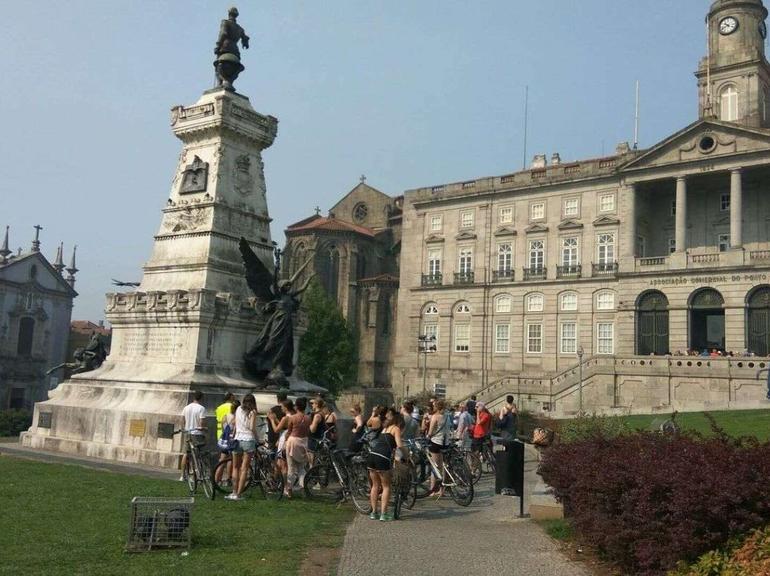 Porto Downtown and Sightseeing Bike Tour