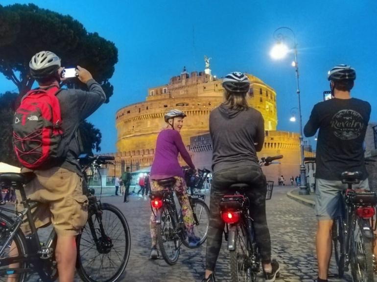 Bicycle evening tour with pasta