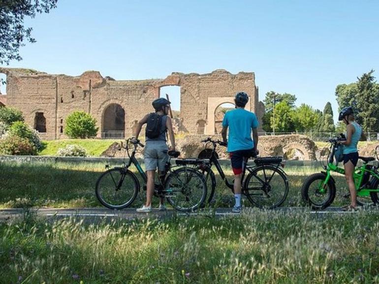 5 hours private electric-bike tour of Appia Antica and Aqueducts with visit to the catacombs of San Callisto or San Sebastiano