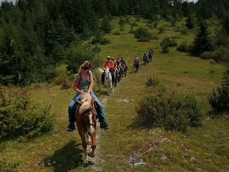 1 Hour Waterfalls Canyon Private Horse Riding in Smolyan
