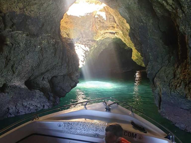 Boat Trip to the Sea Caves till Benagil