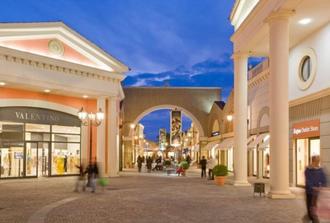 Private transfer to Castel Romano Outlet - Enjoy shopping!