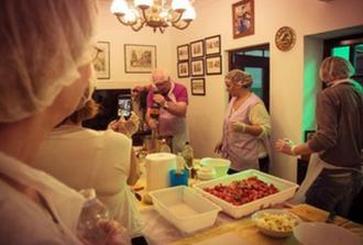 Cooking class in traditional andalusian housing