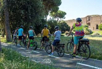 3 hours private bicycle tour of Appia Antica, Catacombs and Aqueducts