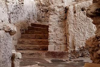 Guided Tour to the Akrotiri Archaeological Site in Santorini