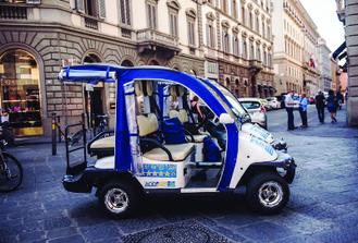 Florence Essential tour by electric golf cart