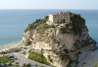 Pizzo and Tropea: the Pearls of the Tyrrhenian Sea