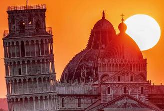 Private Full-day Tour around Pisa and Lucca from Florence